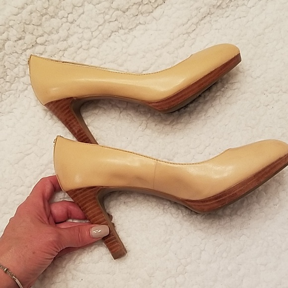 Etienne Aigner Luke Leather Heels Size 6 - Picture 8 of 8